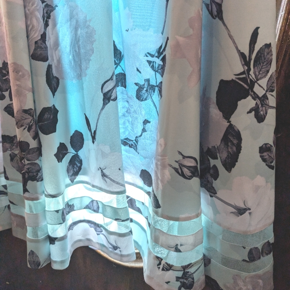 Calvin Klein beautiful floral print dress - Picture 4 of 6